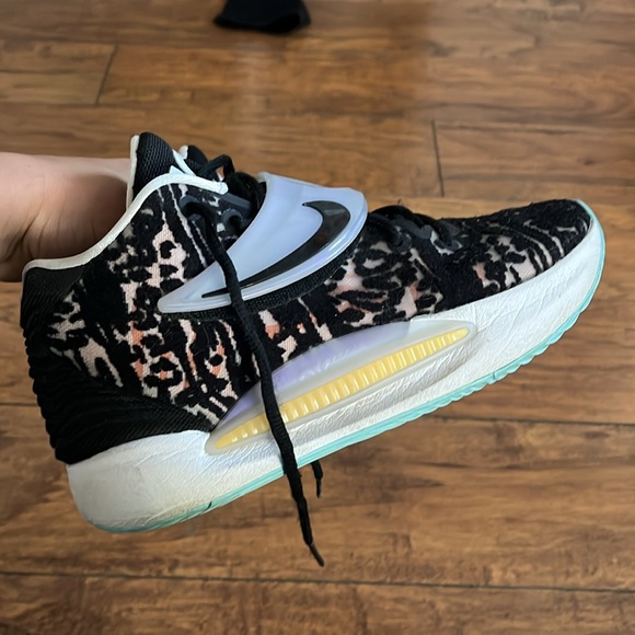 Lot of shoes authentic guarantee, ones in box are brand new the others are good - Picture 6 of 10